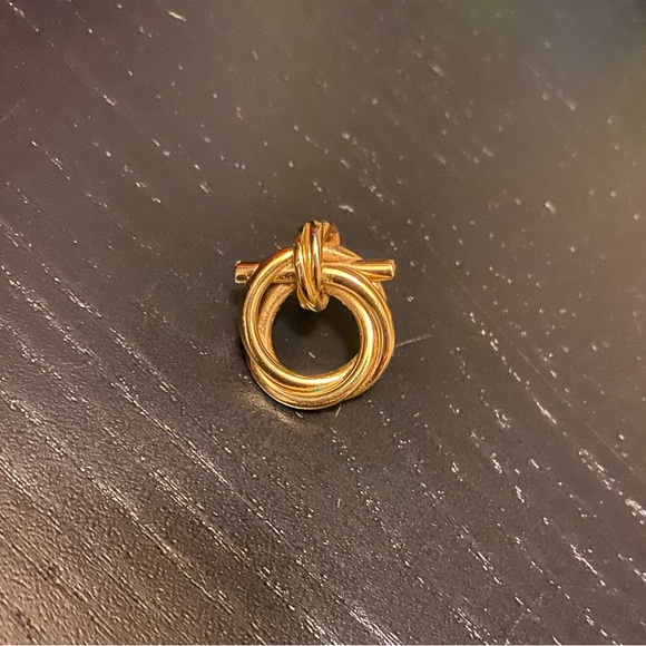 One SINGLE Twisted Gancini Ferragamo Earring. - Picture 2 of 5